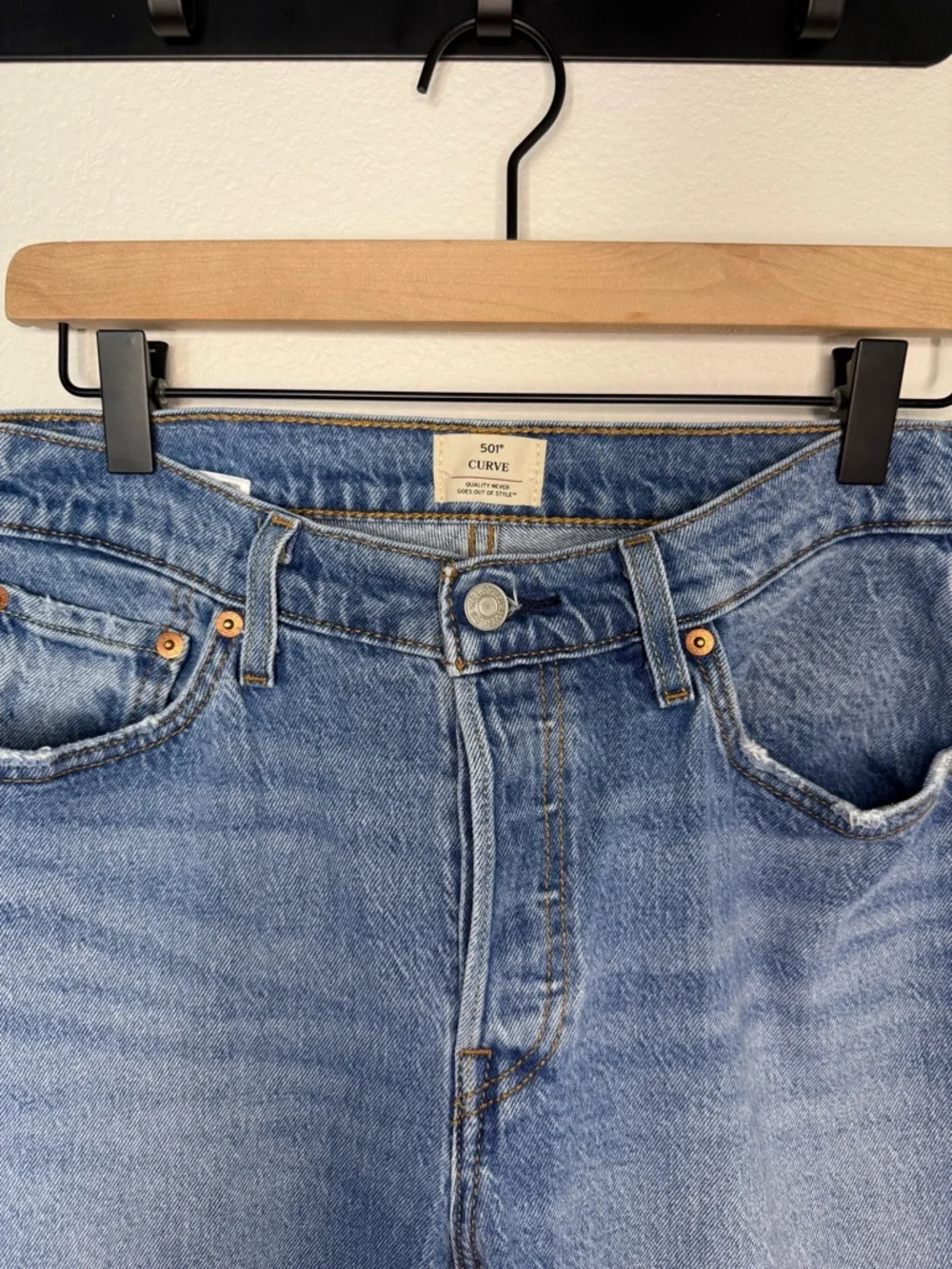 Levi’s Curve Jeans - Comfortable Straight Fit